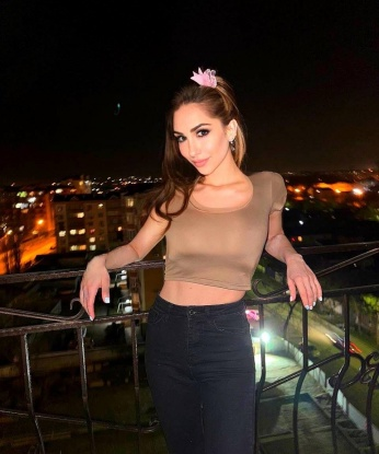 Молодая, стройная и горячая брюнетка пригласит в гости состоятельного мужчину. Готова исполнить твои самые смелые фантазии и подарить незабываемое удовольствие. 15656, 23 года