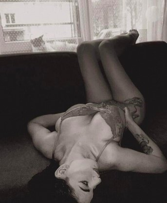 Встречи со мной - это настоящее путешествие в мир наслаждения и удовольствия. Я из Москвы и знаю все самые интересные места, чтобы добавить разнообразие в нашу встречу. Уверяю, вы не пожалеете выбора и будете возвращаться ко мне снова и снова. У меня есть фото, отзывы и множество возможностей, чтобы удовлетворить все ваши сокровенные желания. Доверьтесь мне и позвольте себе настоящее наслаждение. 😘 3577, 19 лет